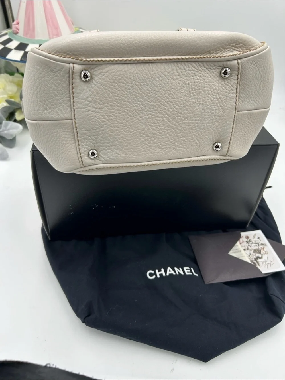 Women Chanel, LAX Cream pebbled grain leather bowler bag series 8 made in Italy